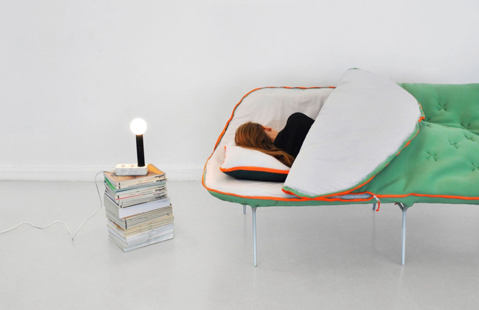 Camp Daybed: il divano che si trasforma in sacco a pelo 