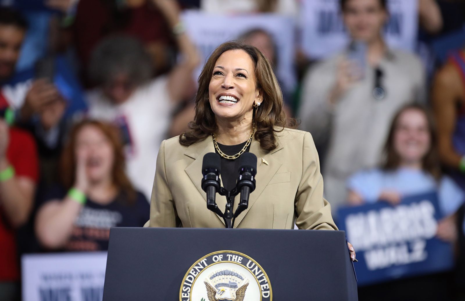 Ritratto (senza fronzoli) di Kamala Harris