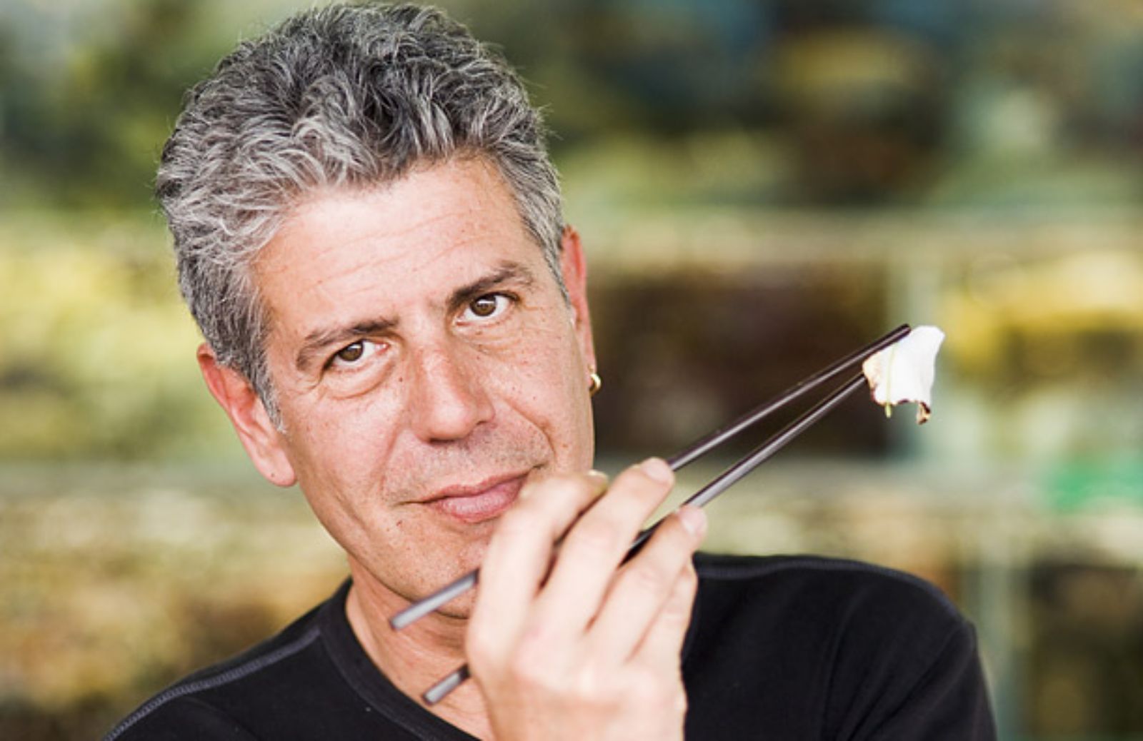 Anthony Bourdain: gli 8 piatti da non ordinare mai al ristorante