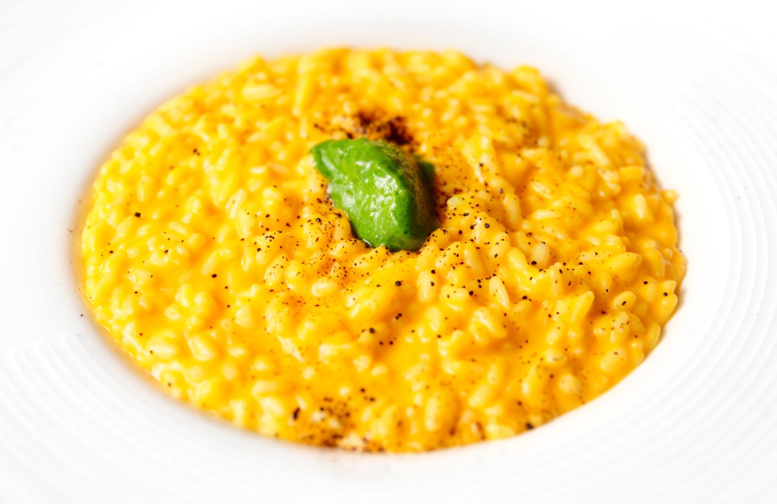 Risotto allo zafferano: 5 gustose varianti da provare