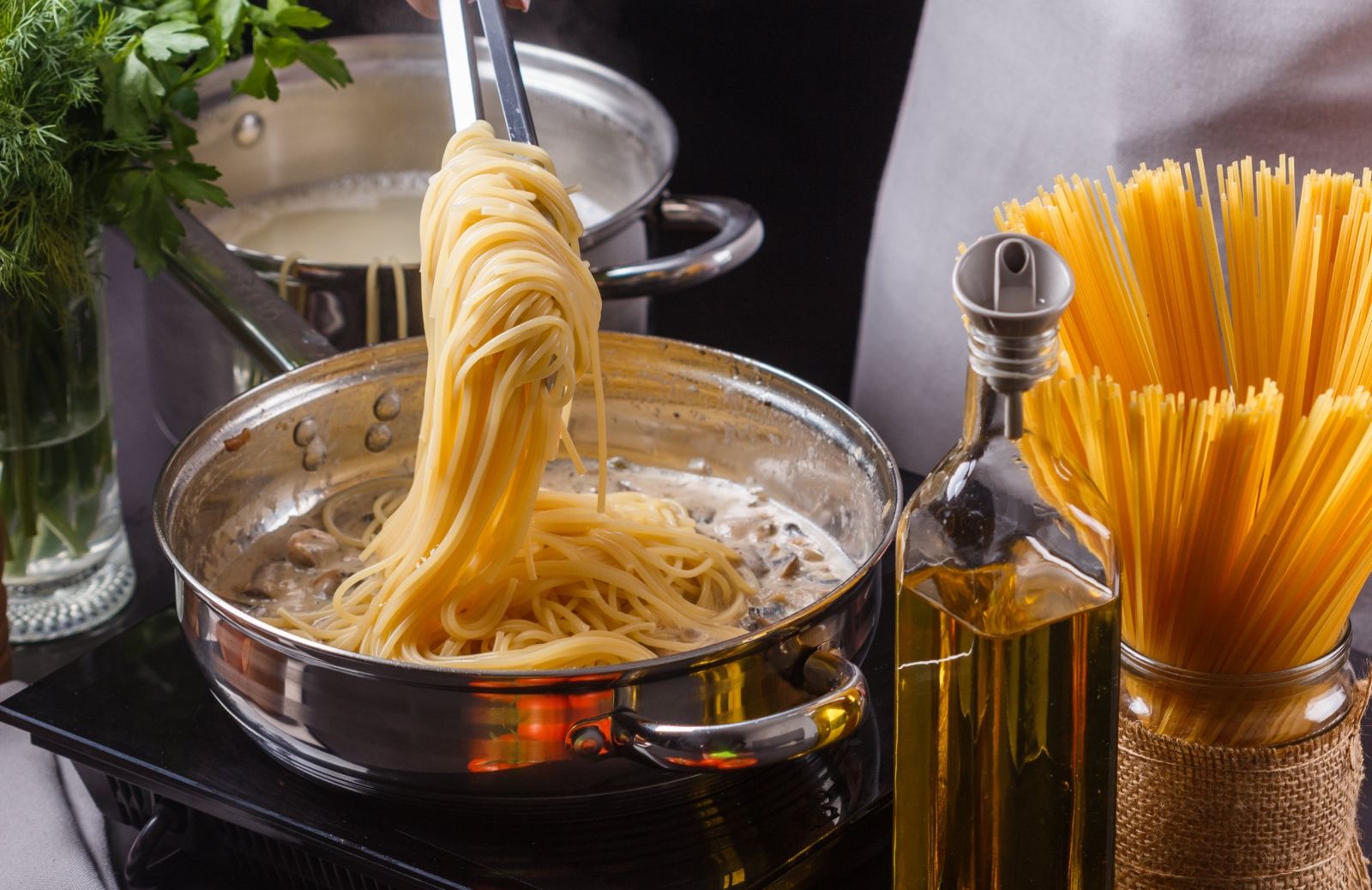 Cuocere la pasta a fuoco spento: pro e contro 