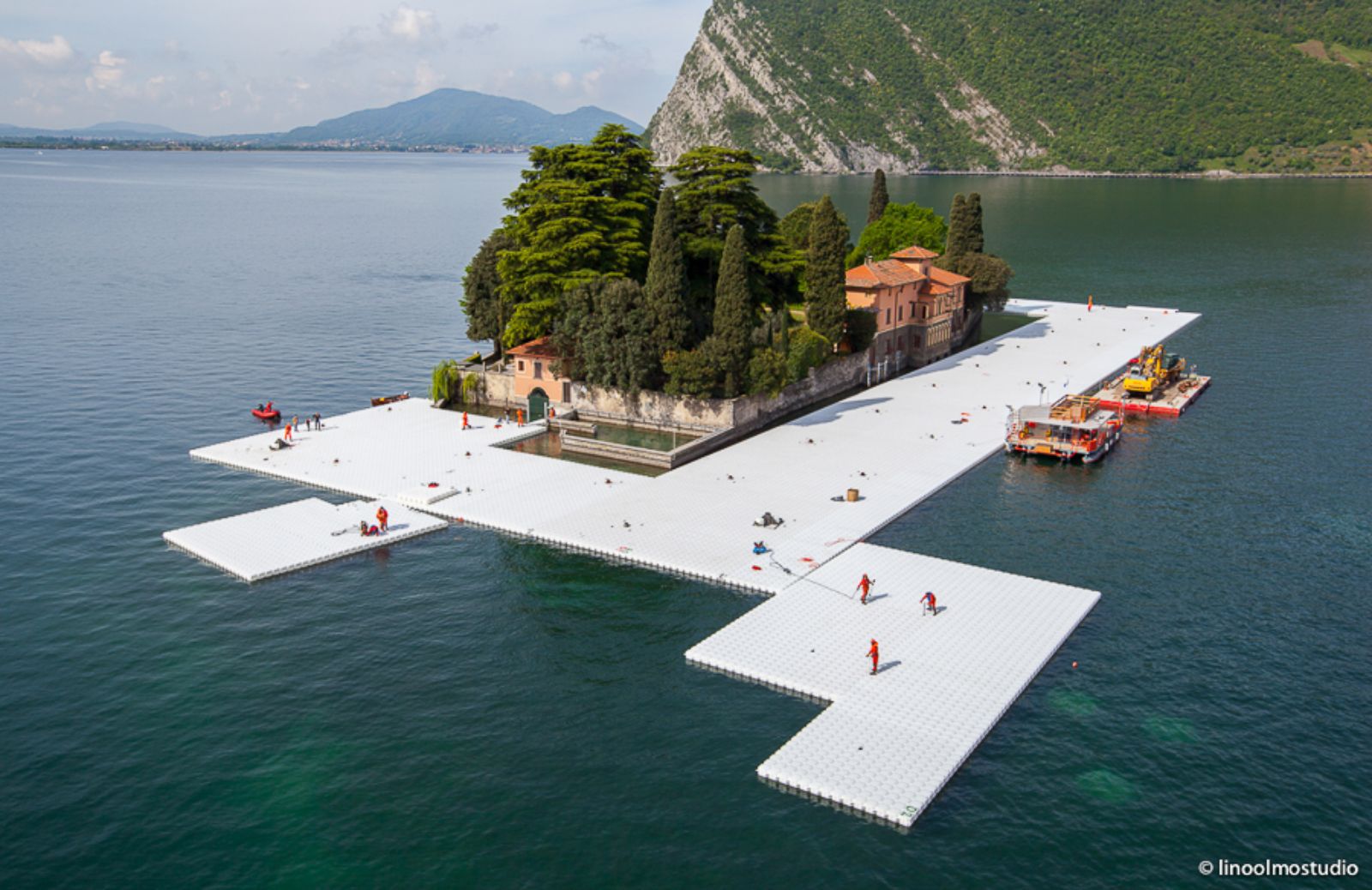 The Floating Piers: tutto esaurito per la passerella di Christo sul lago d'Iseo