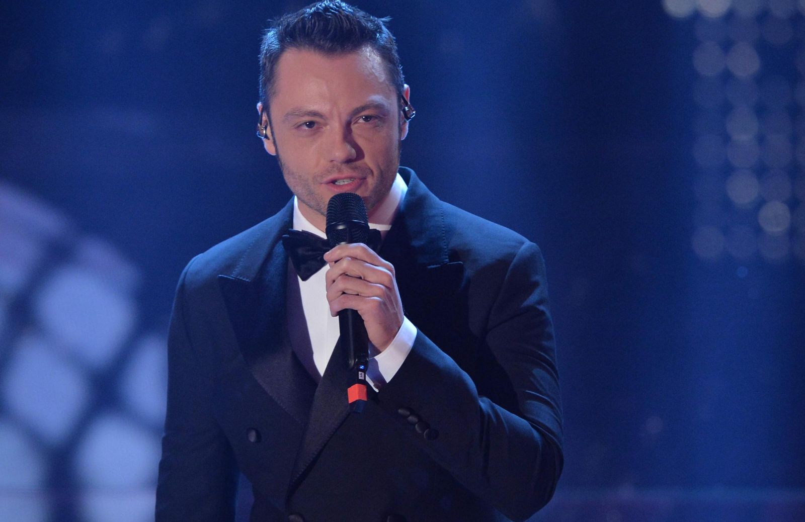 Le 10 frasi d'amore più romantiche delle canzoni di Tiziano Ferro