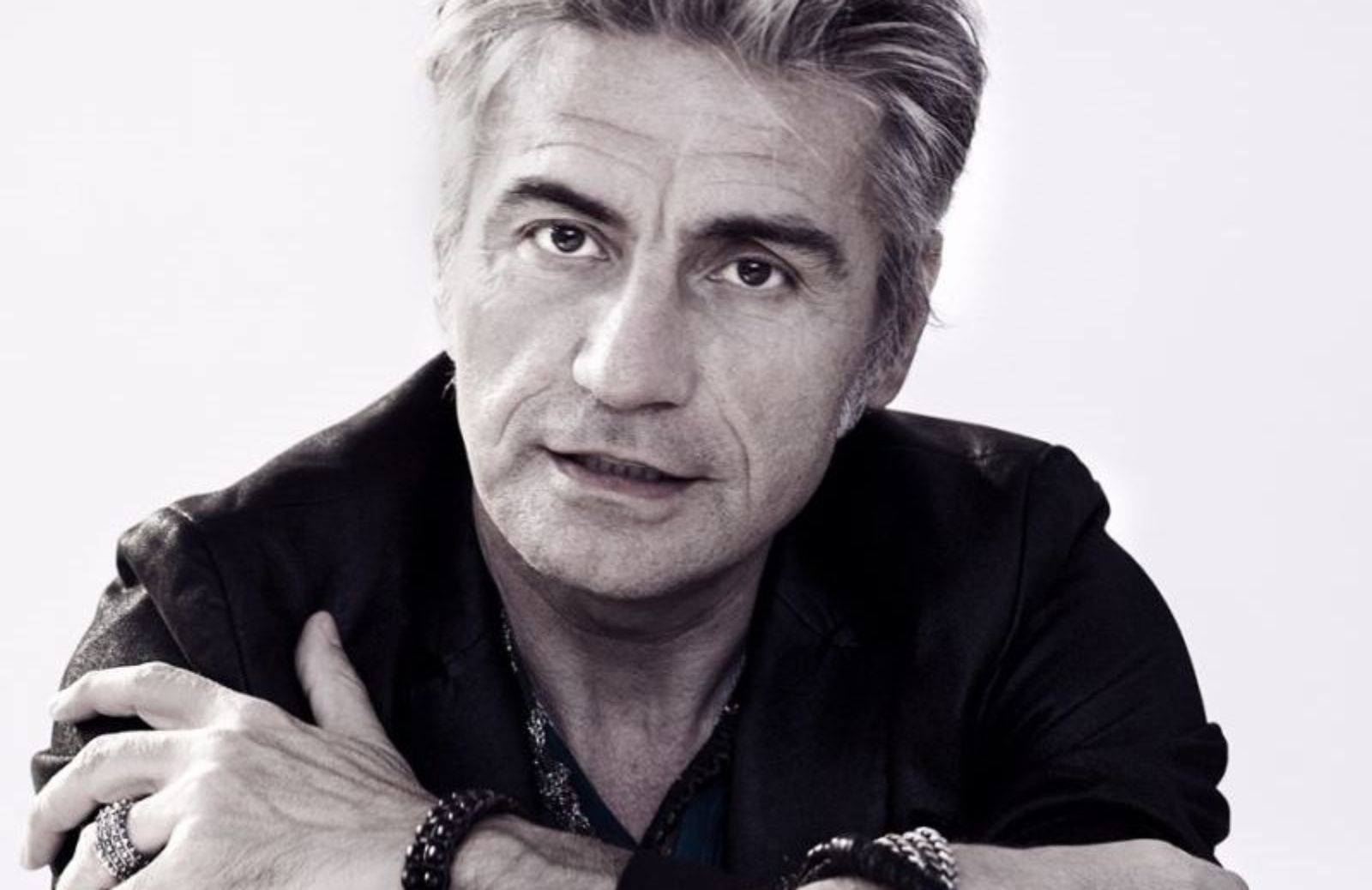 Le 7 frasi più romantiche delle canzoni di Ligabue