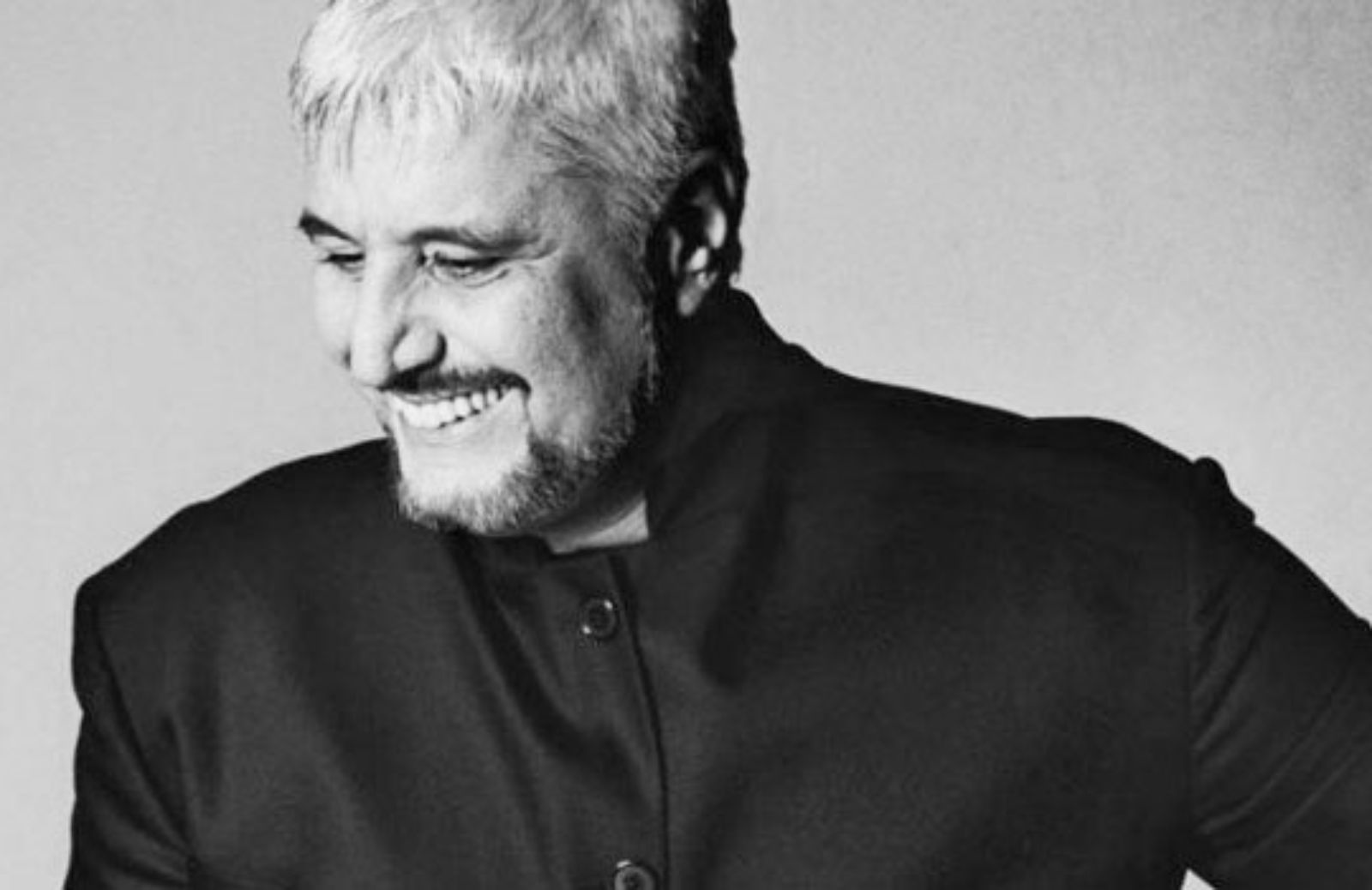 Le 7 frasi più romantiche delle canzoni di Pino Daniele