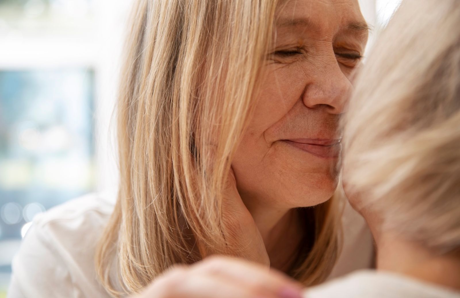 Dedica alla mamma volata in cielo: frasi e poesie