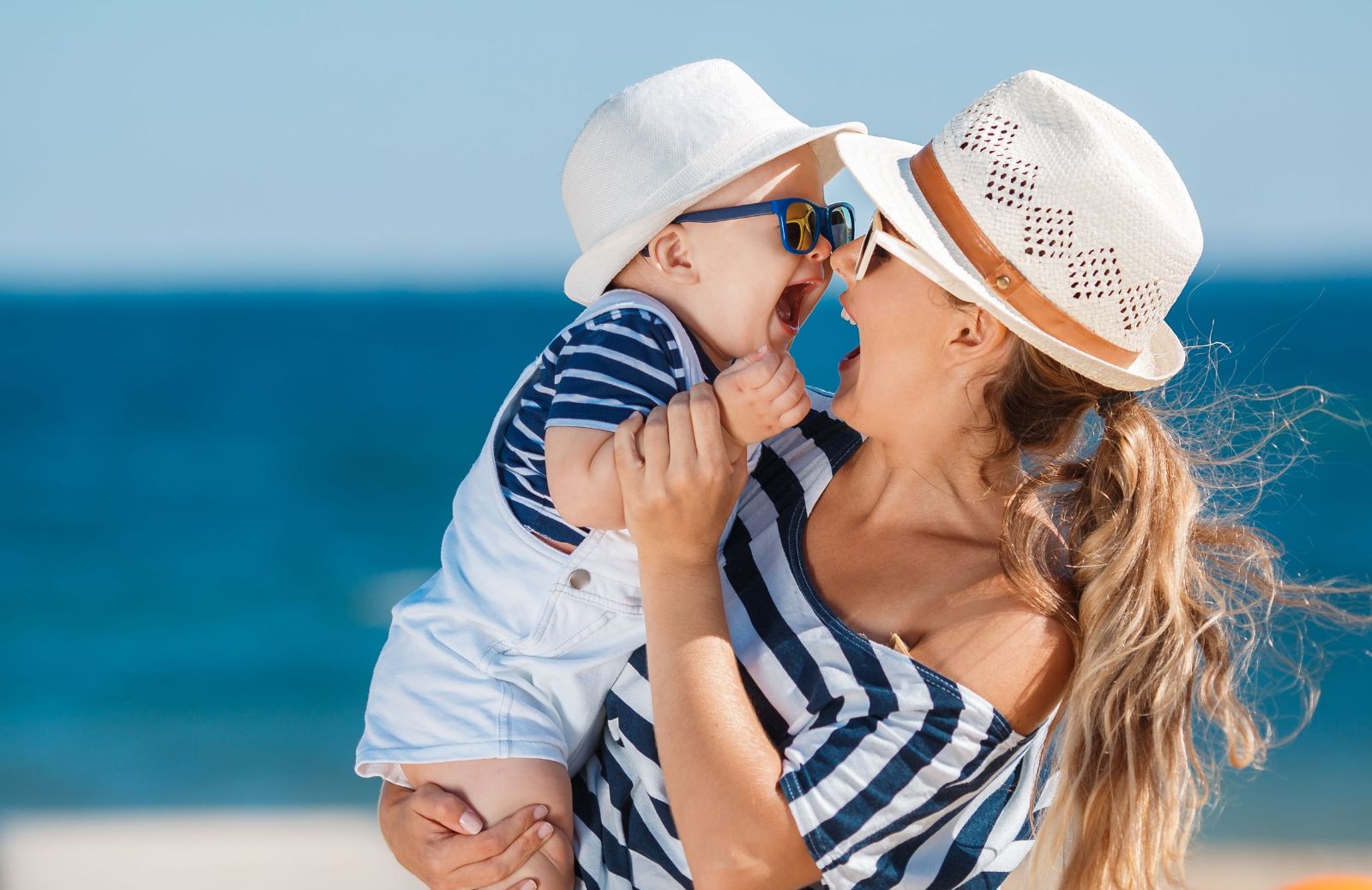 Bambini al mare: 10 piccole regole per farli divertire senza rischi