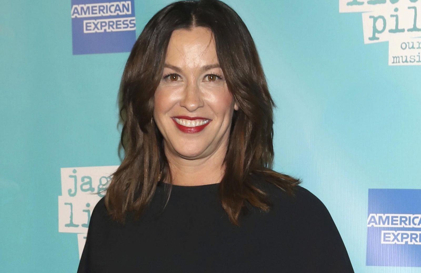 Alanis Morissette ha vinto la depressione post partum, il suo esempio