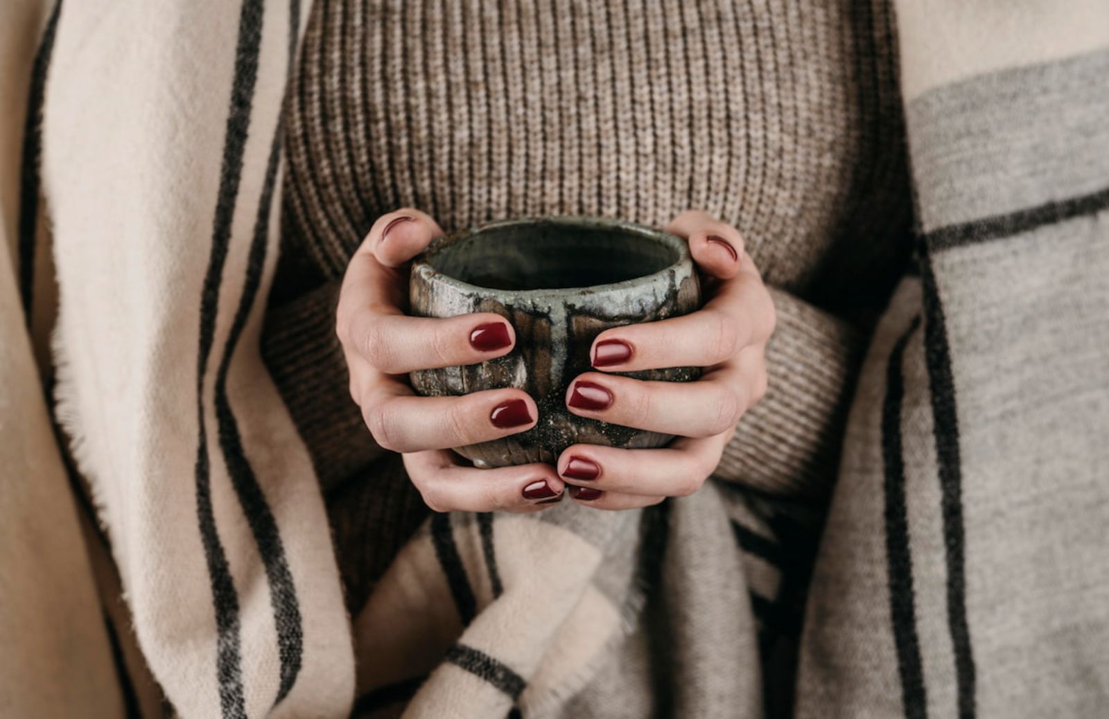 Unghie autunnali: colori, idee e inspo