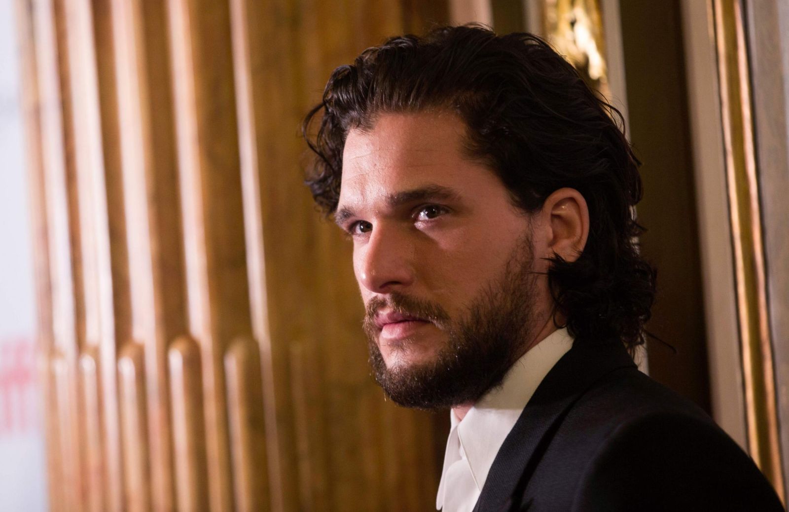 Quanto è alto Kit Harington di Trono di Spade?