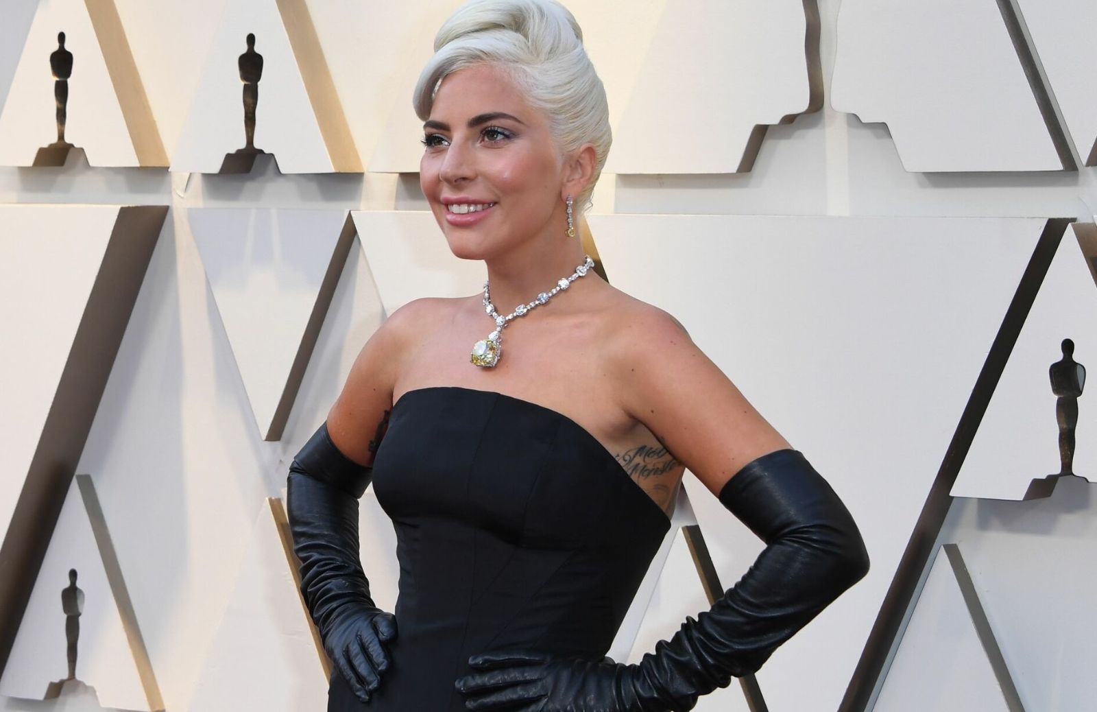 Lady Gaga come Audrey Hepburn: il diamante Tiffany da 30 milioni di dollari