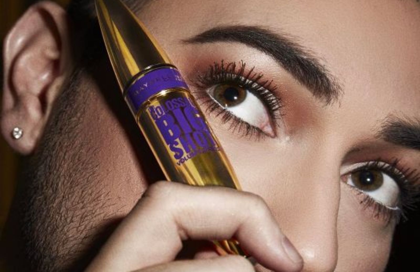 Maybelline: il testimonial del nuovo mascara è un uomo