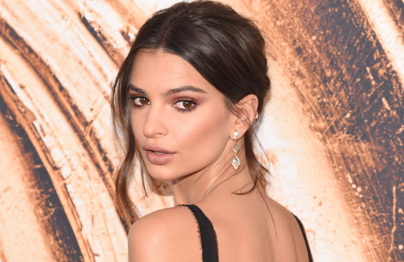 Emily Ratajkowski: storia dell’influencer femminista più sexy del web