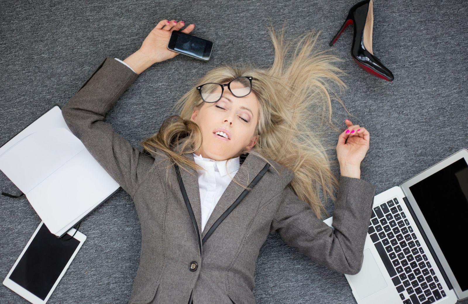 Ansia, depressione e ossessioni: ecco i rischi corsi dai maniaci del lavoro