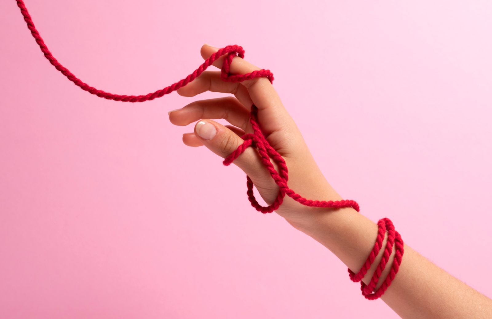 Non solo manette: la guida al soft bondage che riaccende l'eros