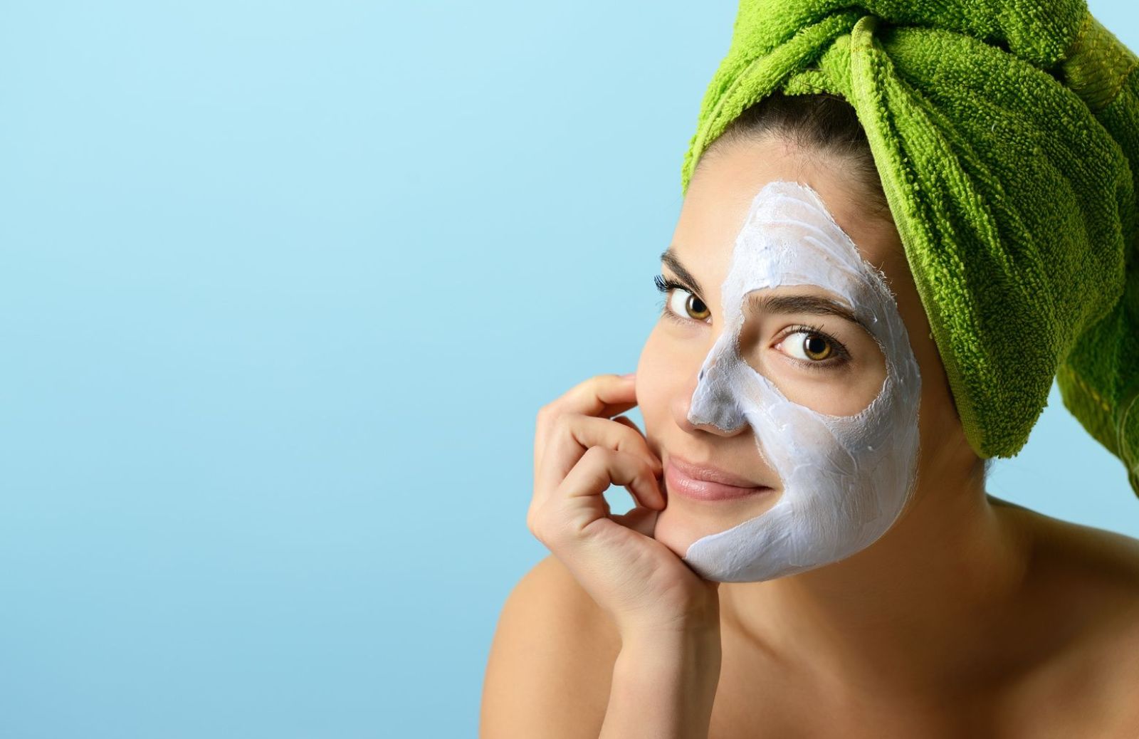 Come preparare una maschera defaticante per il viso