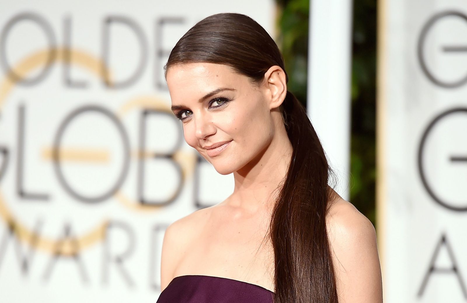 Come realizzare l'acconciatura di Katie Holmes ai Golden Globes 2015