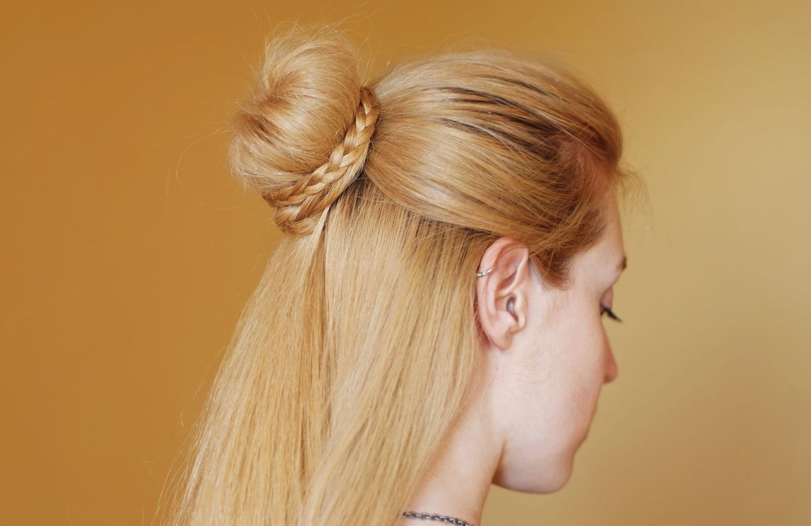 Half top knot: come fare la pettinatura del momento