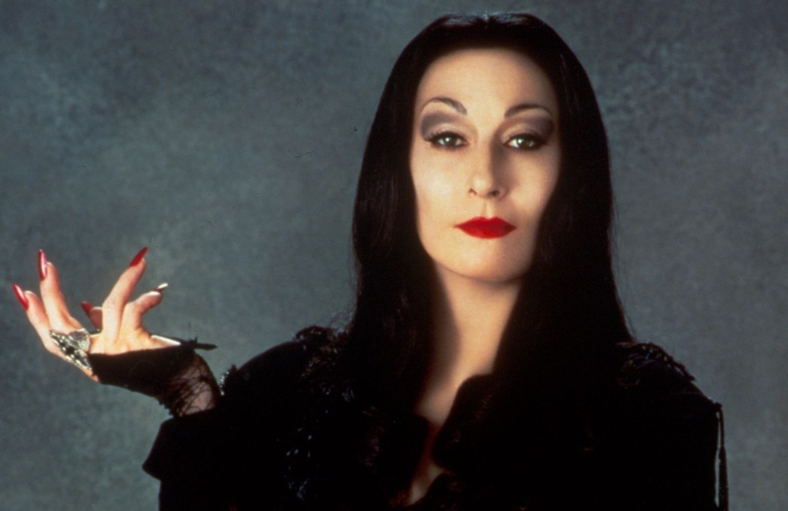 Come fare un trucco da Morticia Addams per Halloween