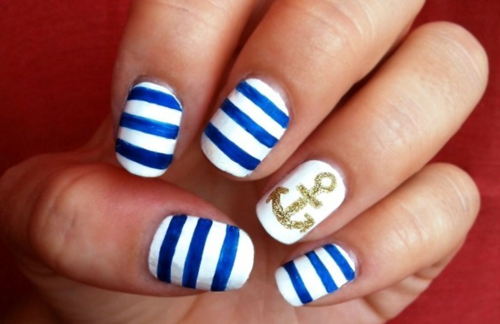 Nail art: impara lo stile navy