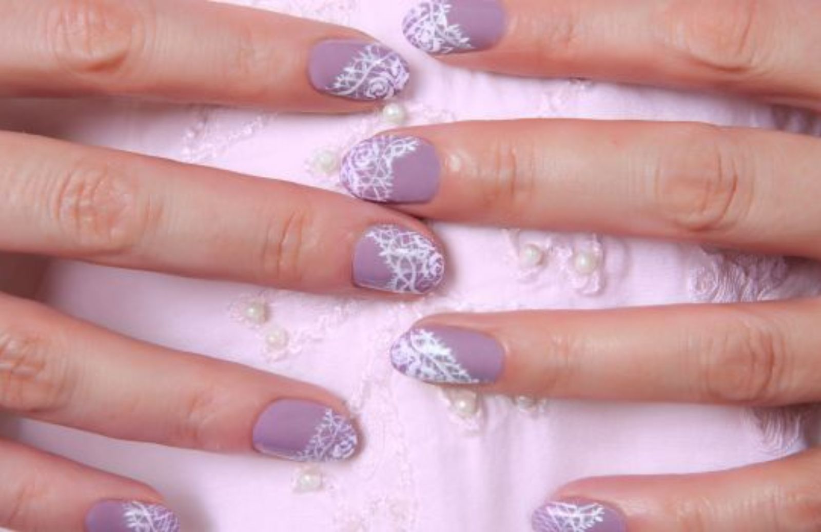 Come fare una manicure effetto pizzo