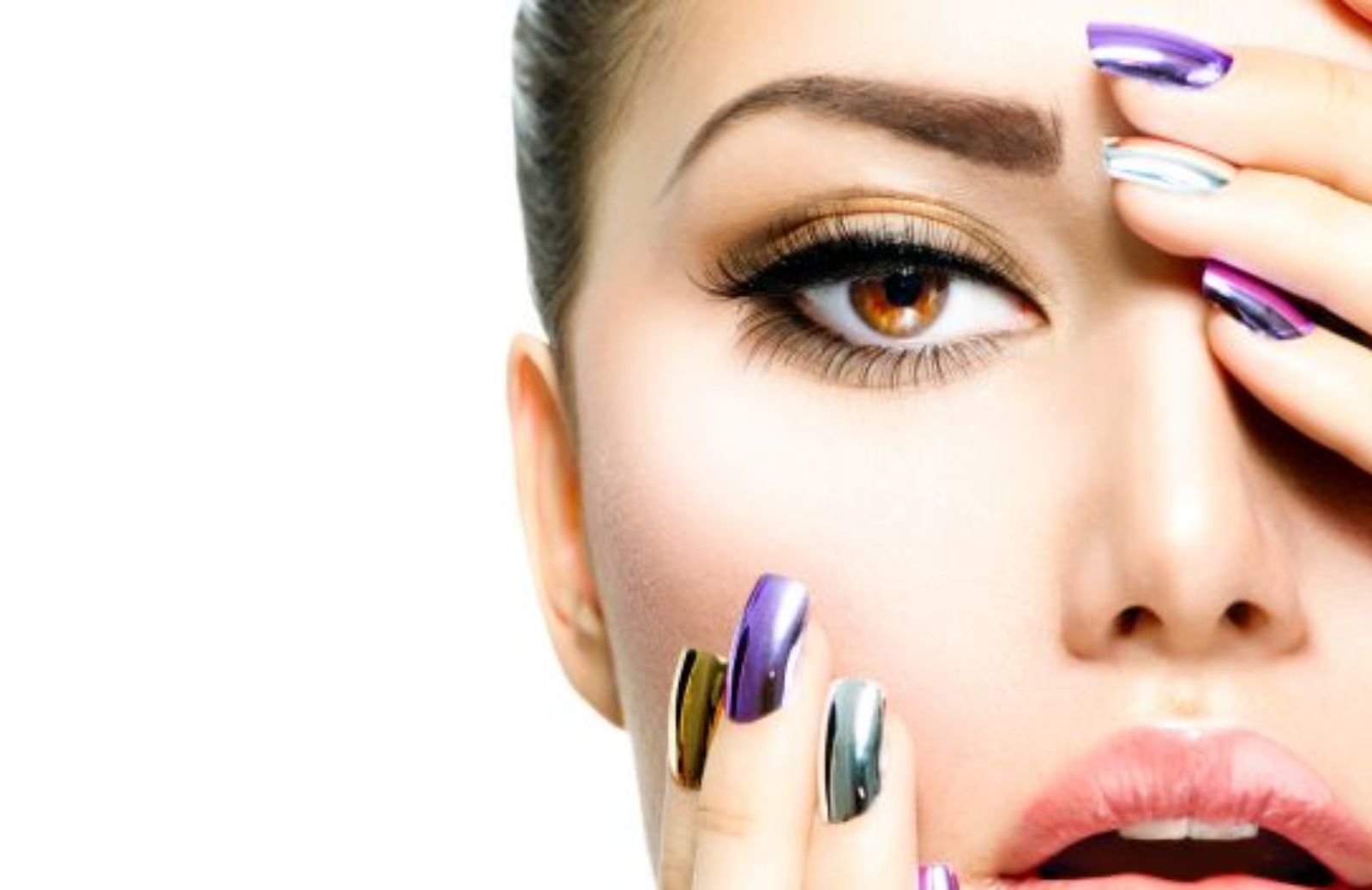 Come realizzare una manicure metallizzata