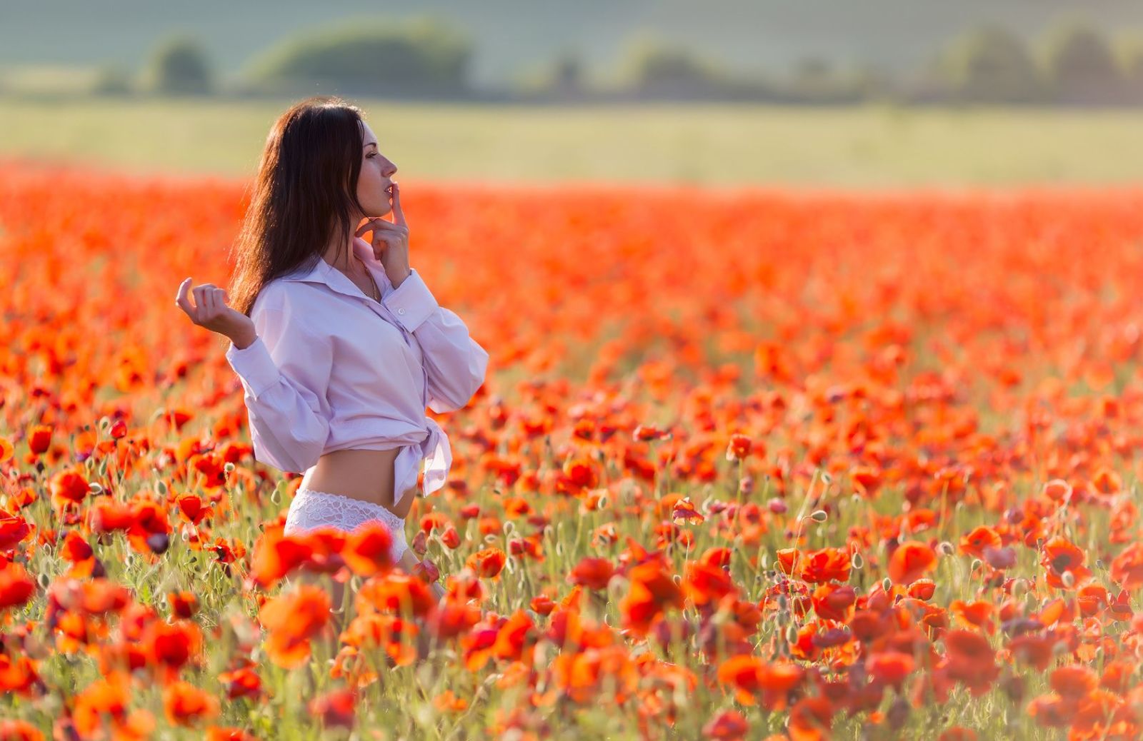 Come indossare la camicia con nodo in vita