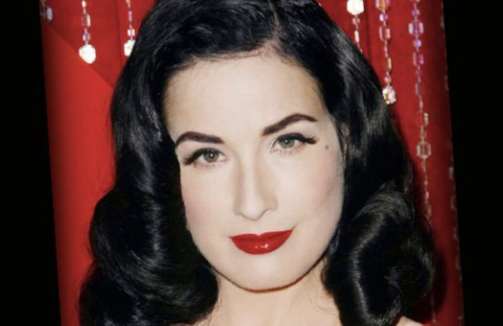 Come ricreare un look alla Dita von Teese