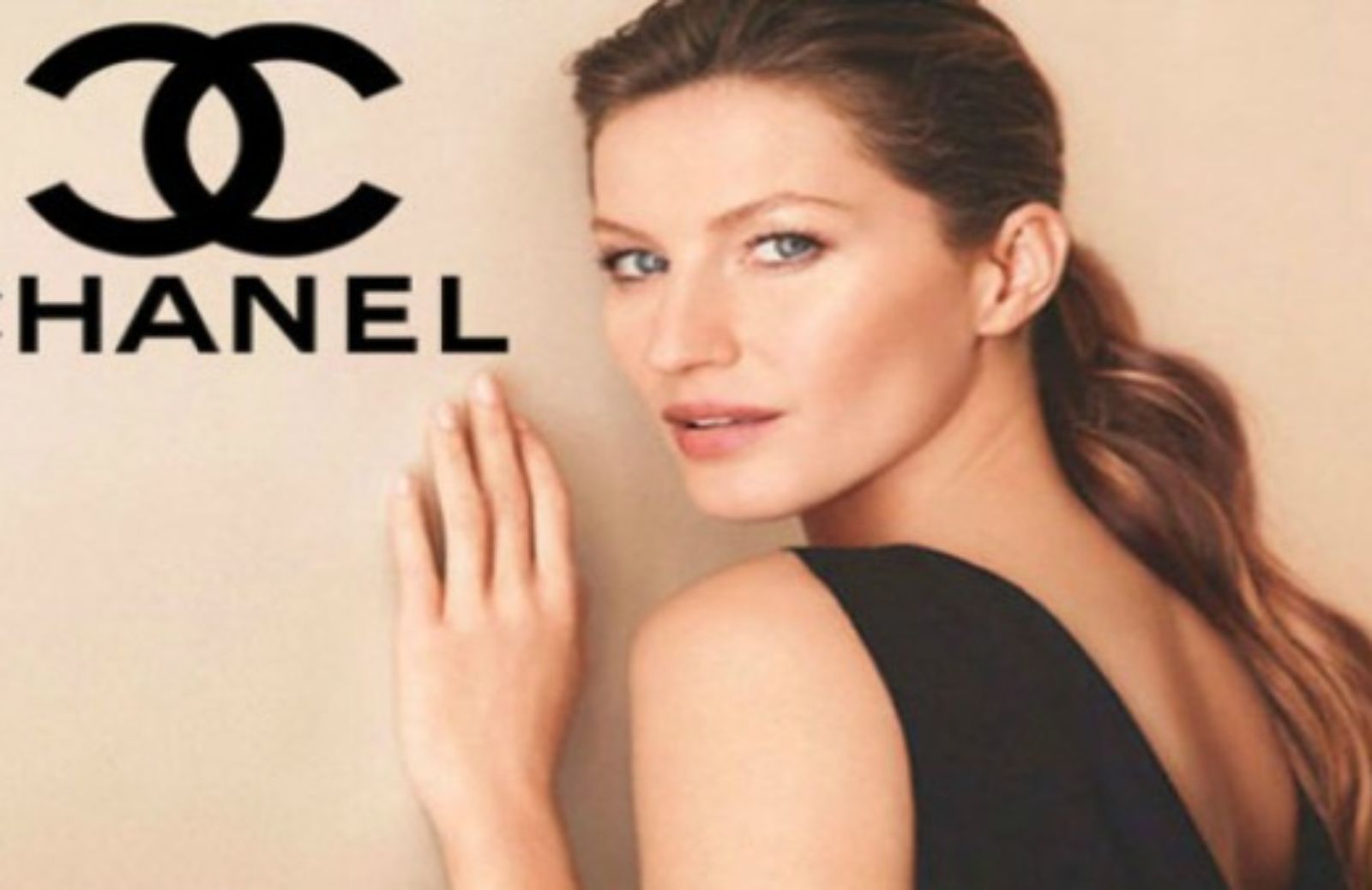 Gisele, una sexy surfista per Chanel