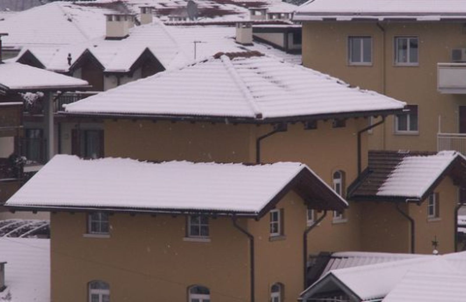 Come chiedere il risarcimento per danni da caduta neve