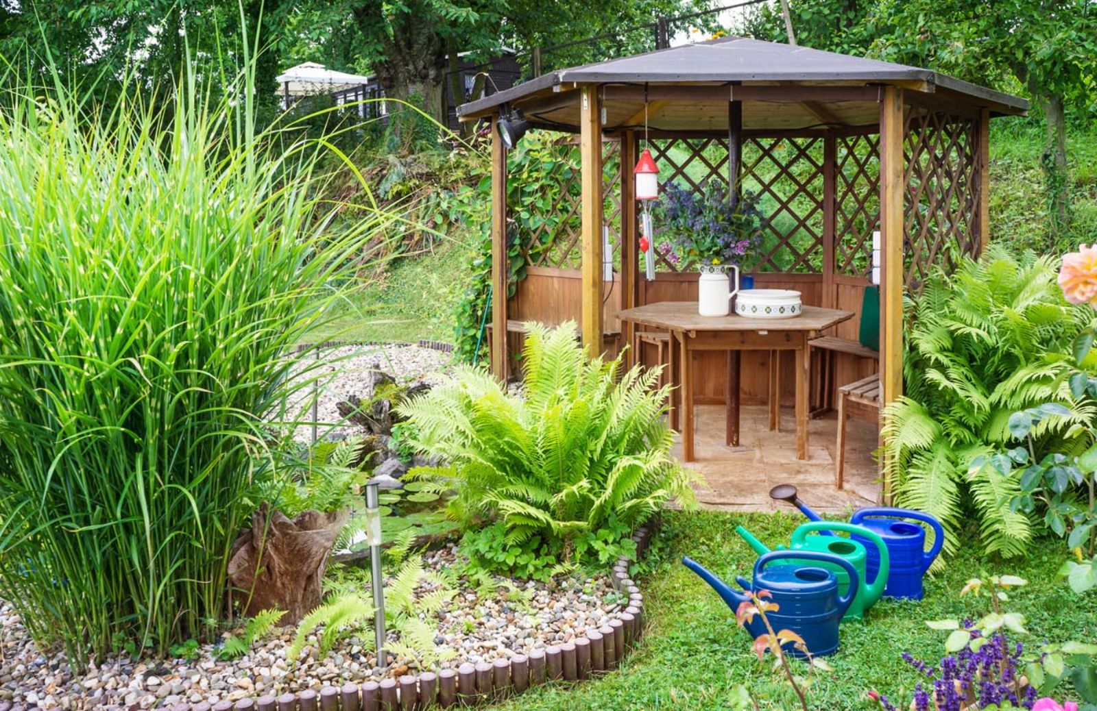 Come installare un gazebo di legno in giardino