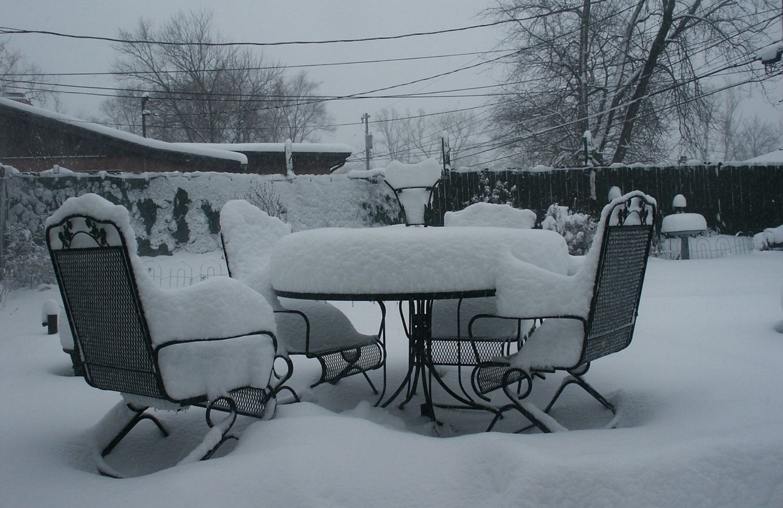 Come proteggere gli arredi del giardino per l’inverno