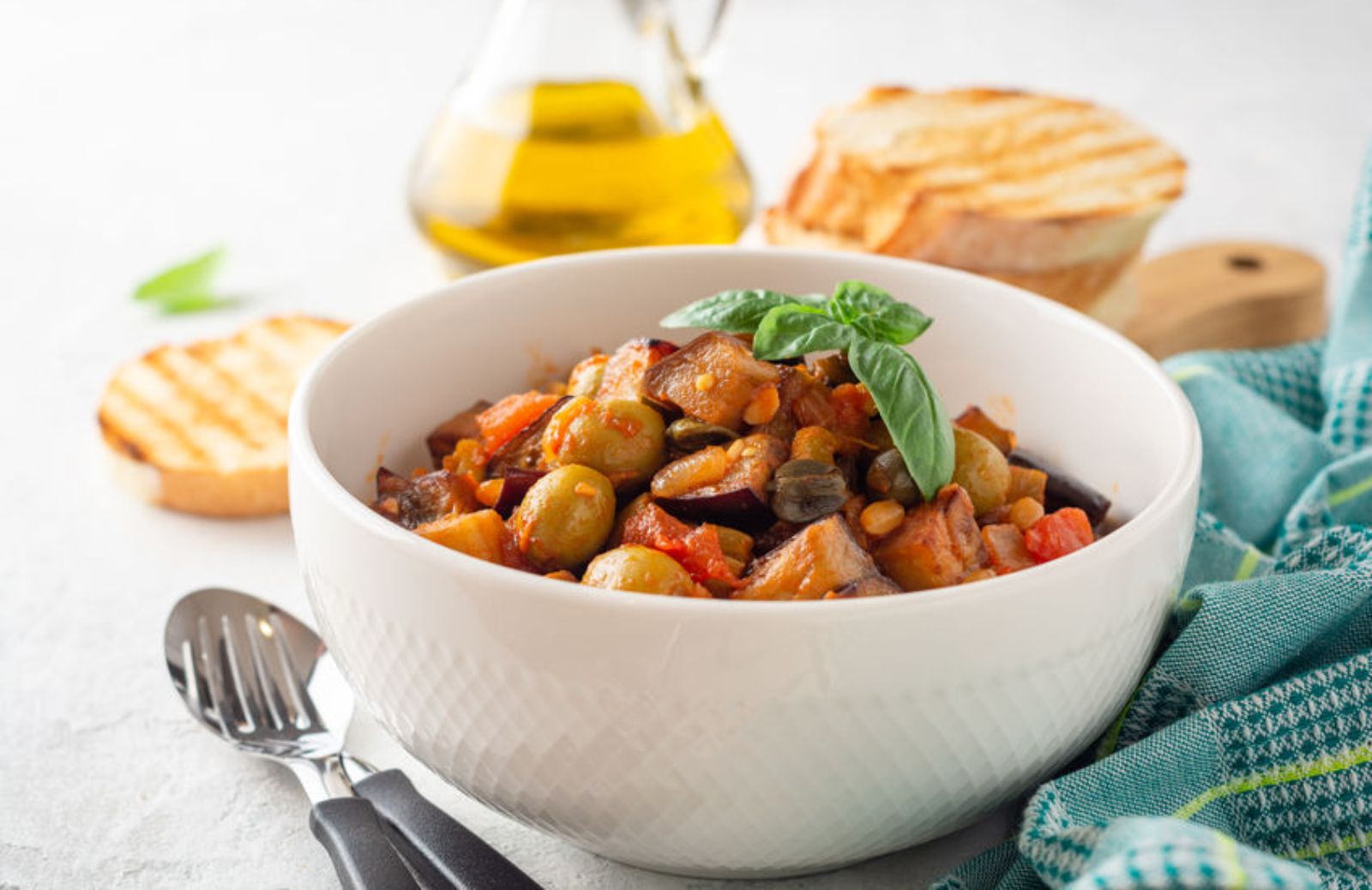 Caponata siciliana: la ricetta originale e le sue varianti