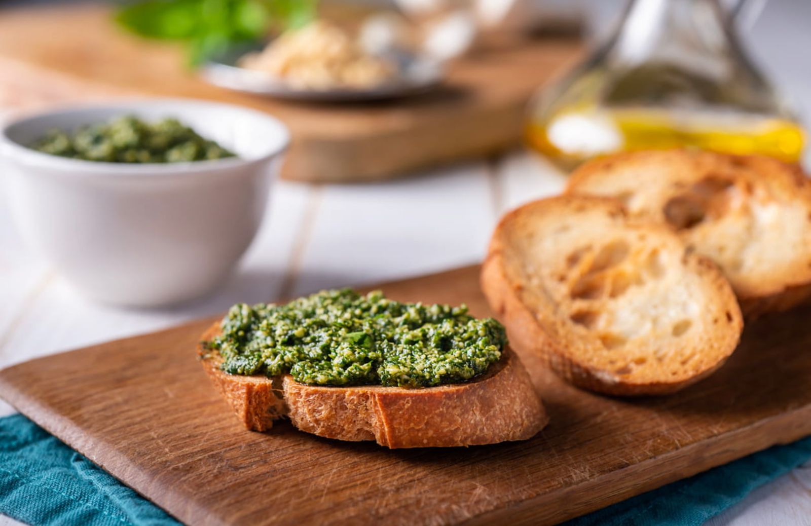 Come fare i crostini al pesto di cavolo nero