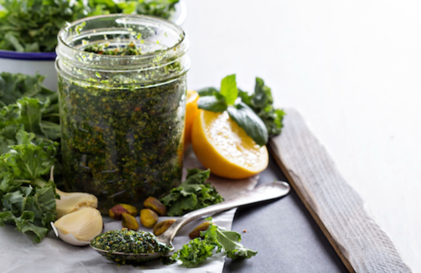 Come fare i crostini al pesto di cavolo nero