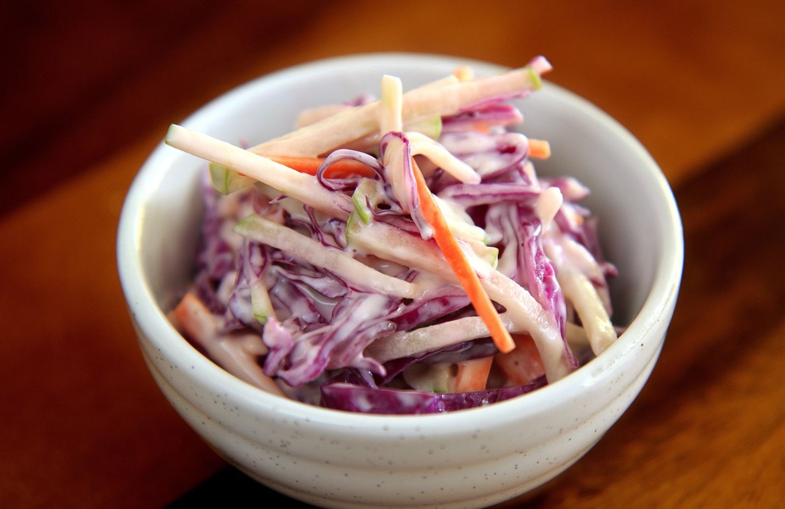 Coleslaw, l'insalata di cavolo cappuccio: la ricetta