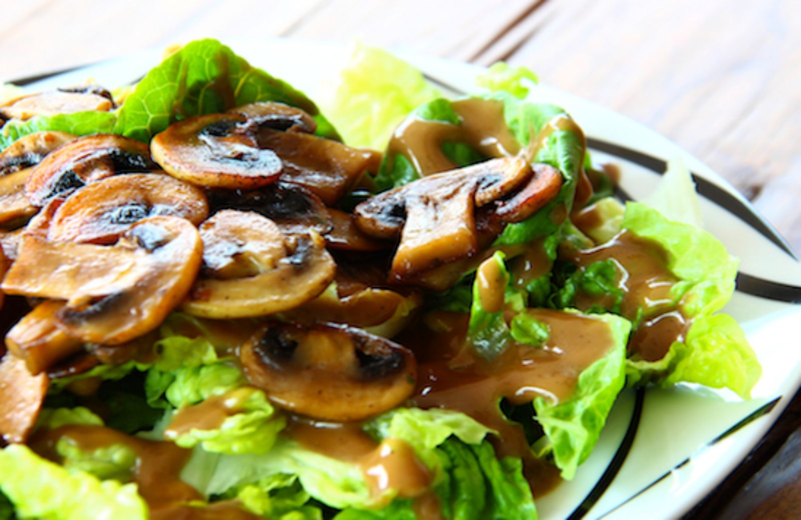 Come fare un'insalata di funghi