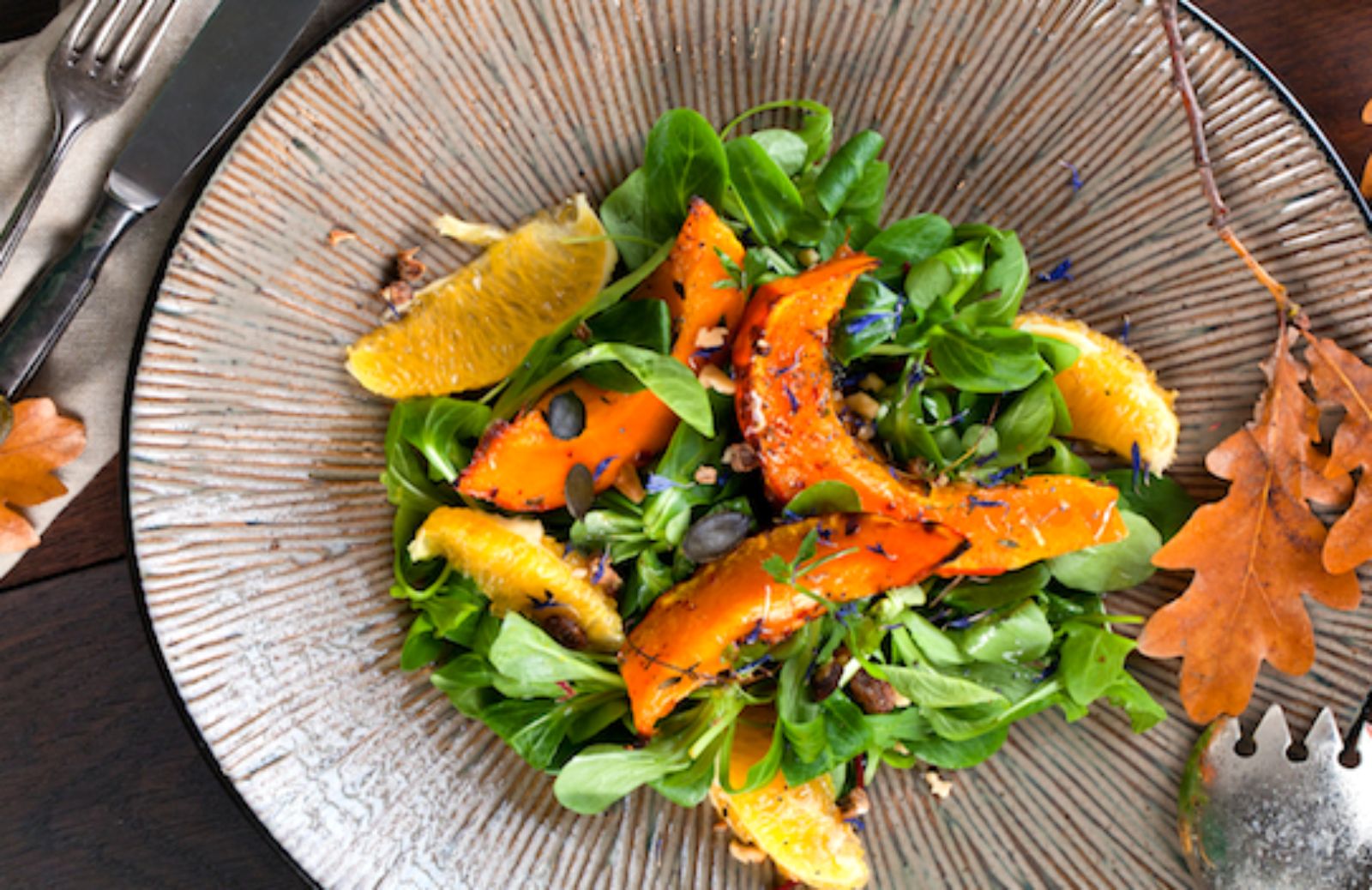 Come fare un'insalata di zucca al forno