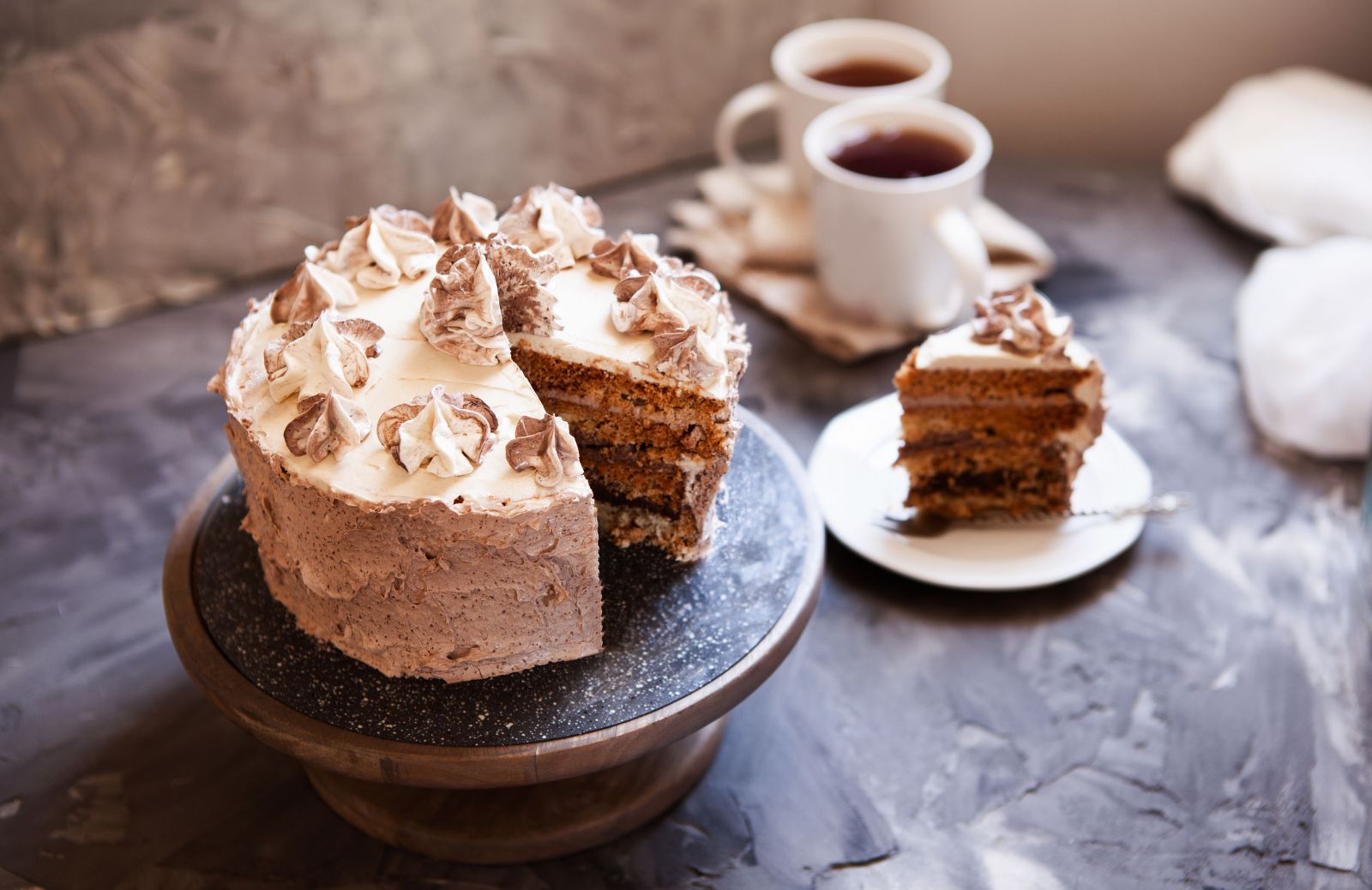 Cos’è e come si fa la dacquoise, ricetta base della pasticceria francese