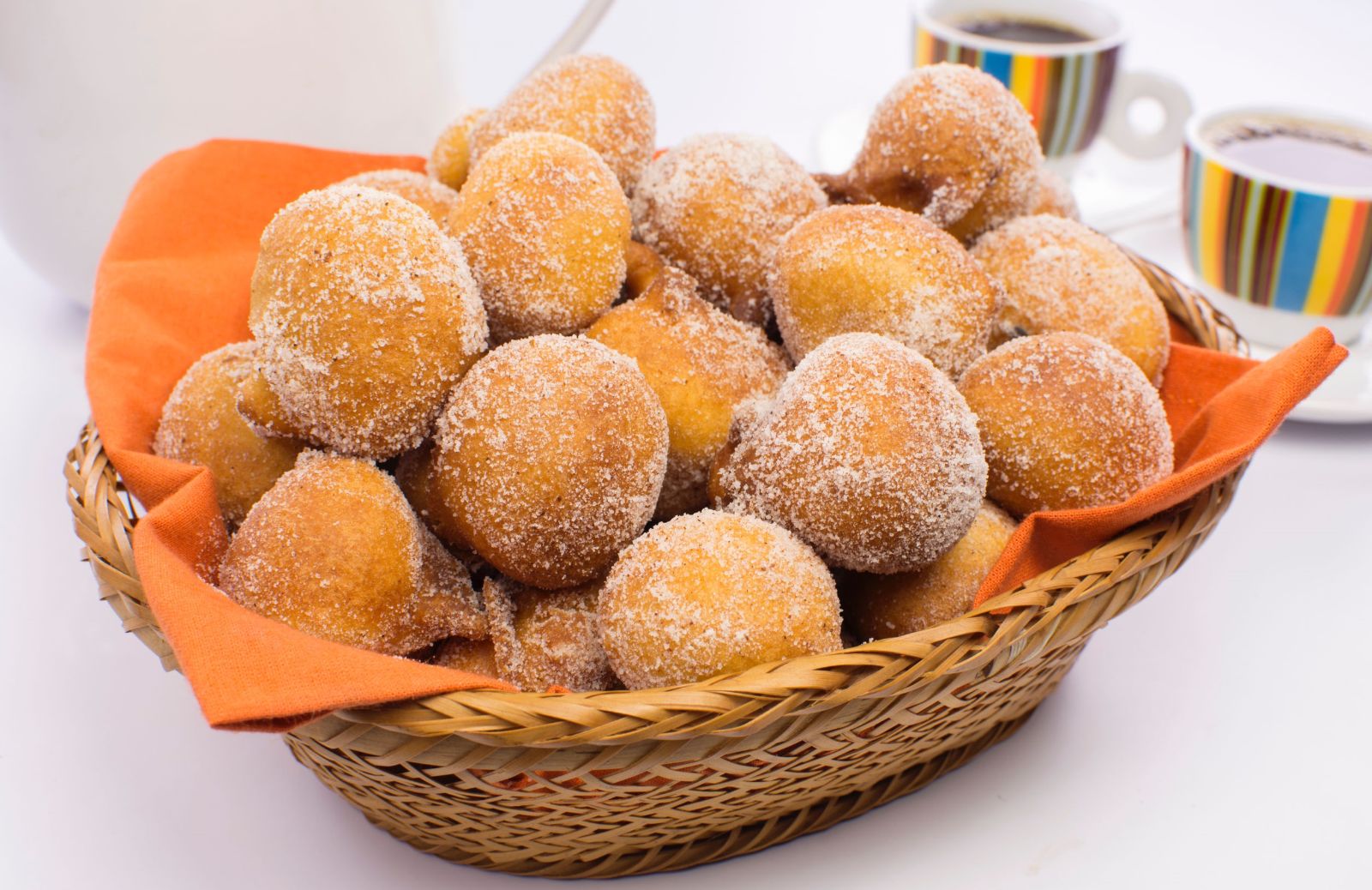 Le frittelle di Carnevale morbide con uvetta