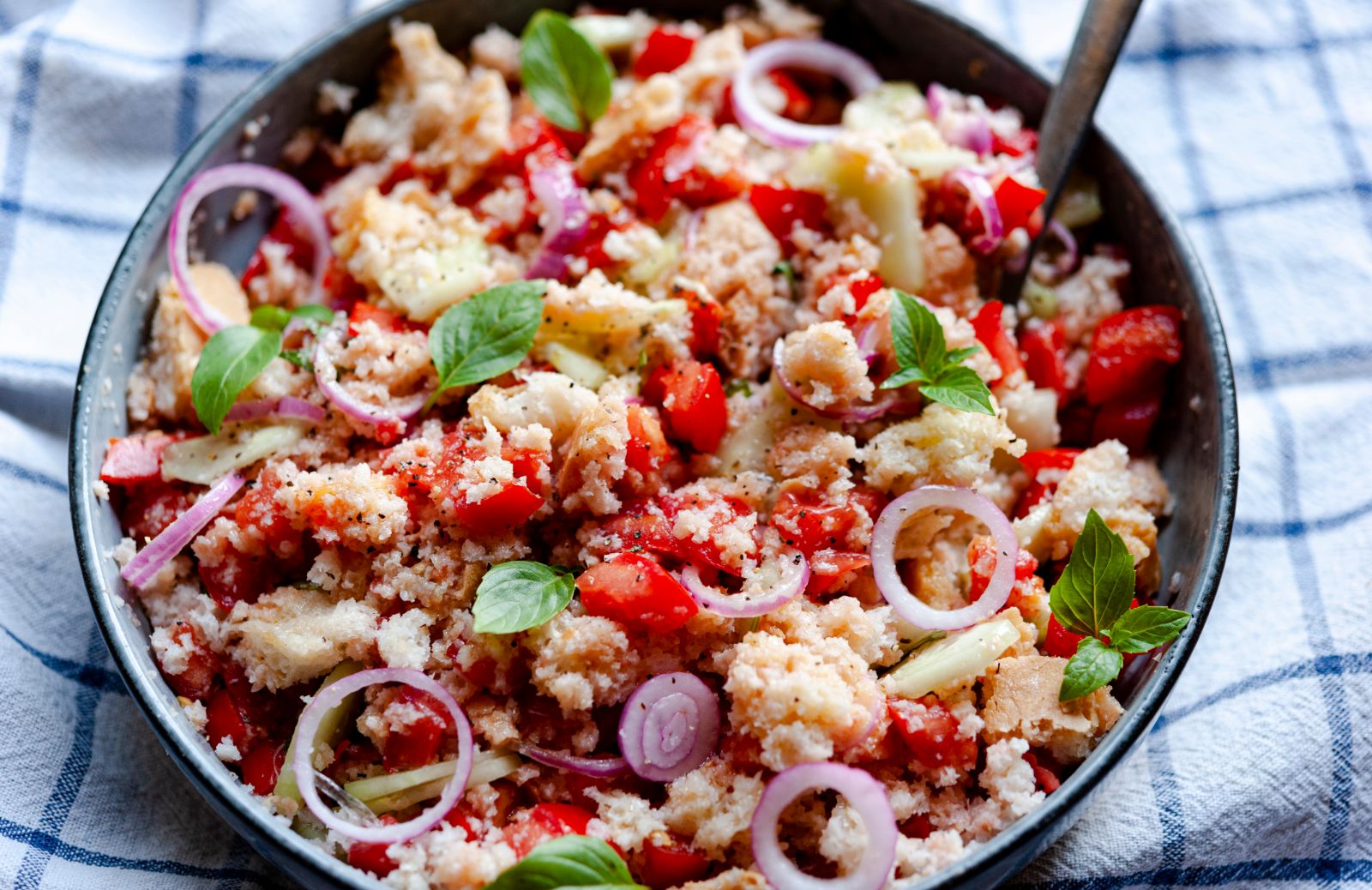 La panzanella, una ricetta pesante