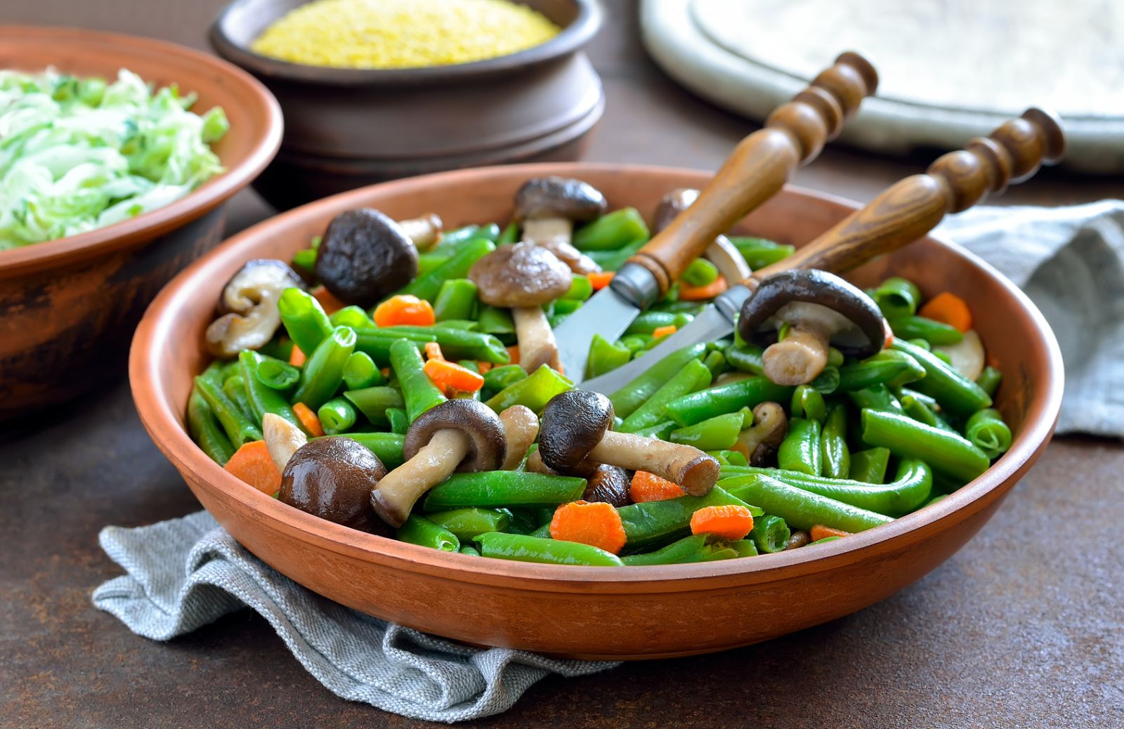 Come fare la quinoa con fagiolini e germogli