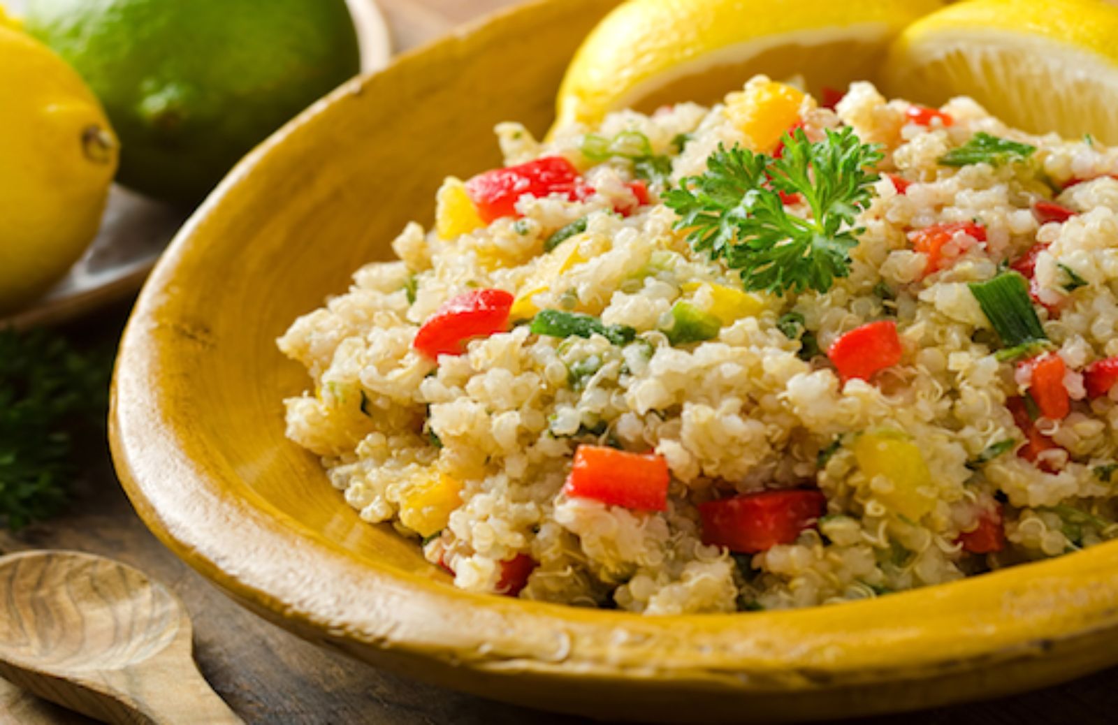 Come fare un'insalata di quinoa al lime