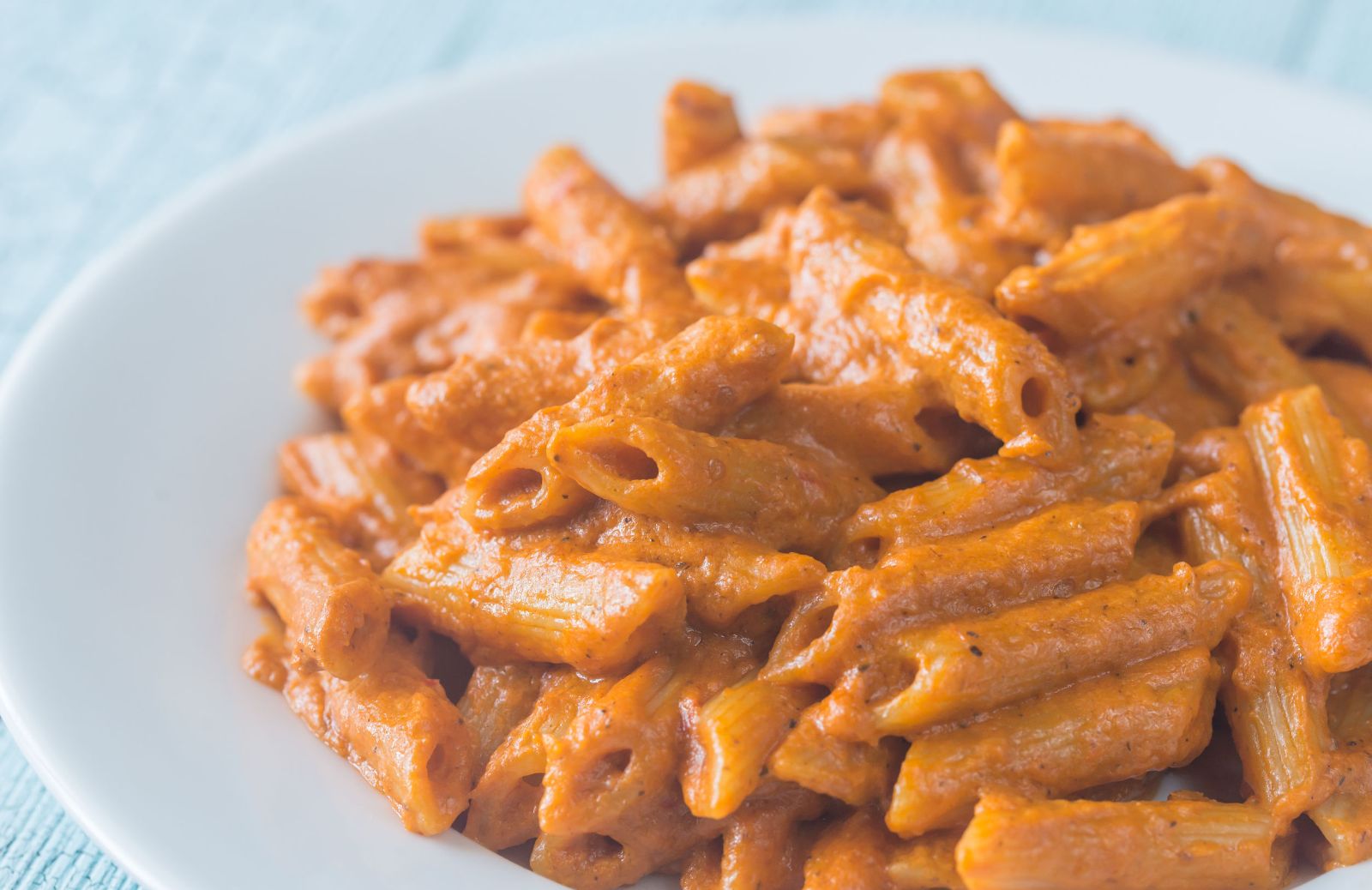 Pasta con i peperoni e panna, la ricetta perfetta per il pranzo