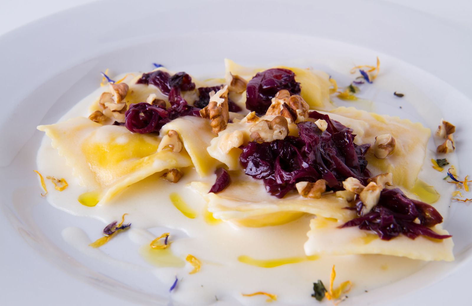 Ricette invernali, la pasta radicchio e noci