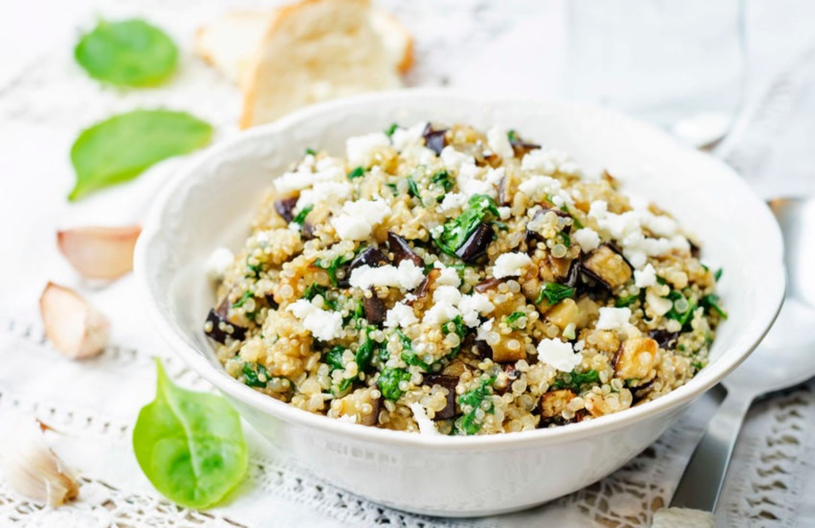 Zuppa di quinoa, spinaci e curcuma: la ricetta punto per punto