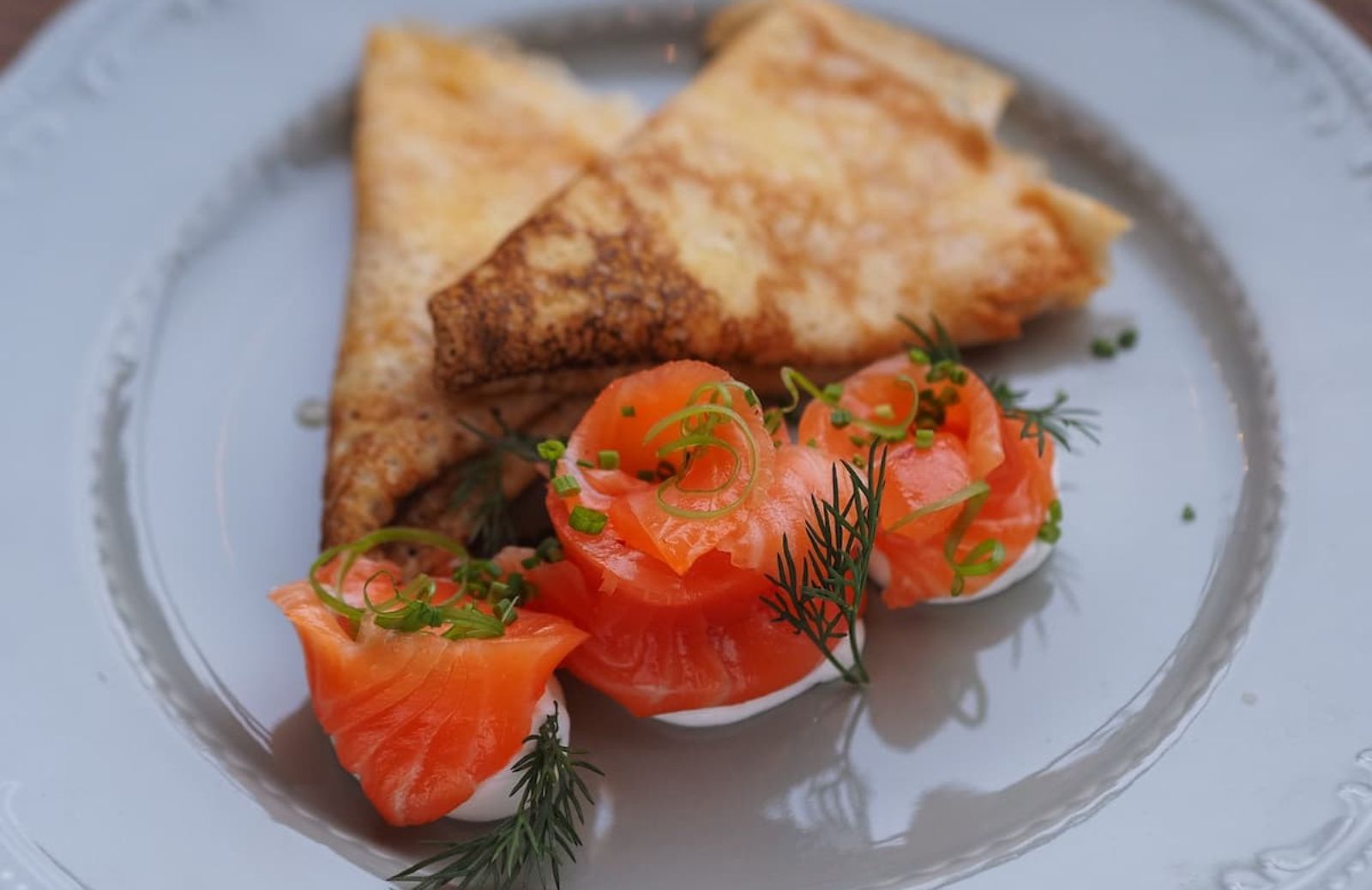 Crespelle al salmone, ricetta facile e sfiziosa