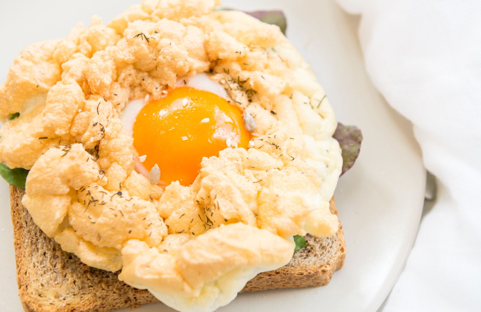 Cloud eggs: cosa sono e come si cucinano