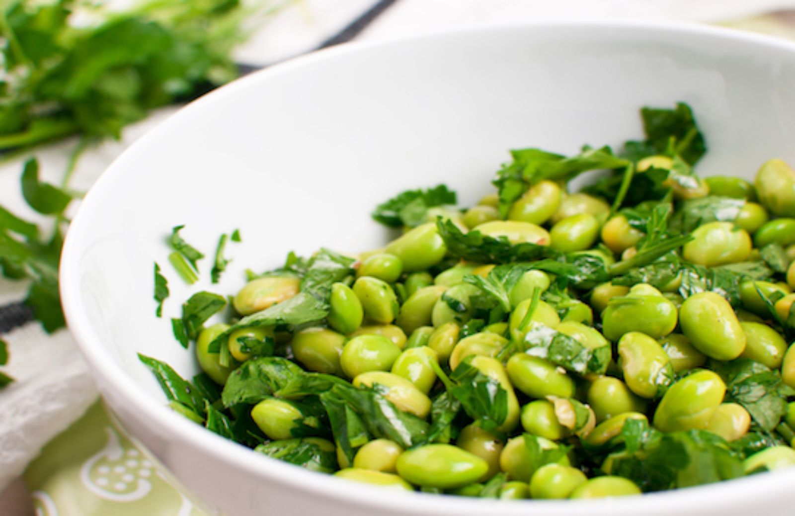 Come fare un'insalata di soya edamame e legumi