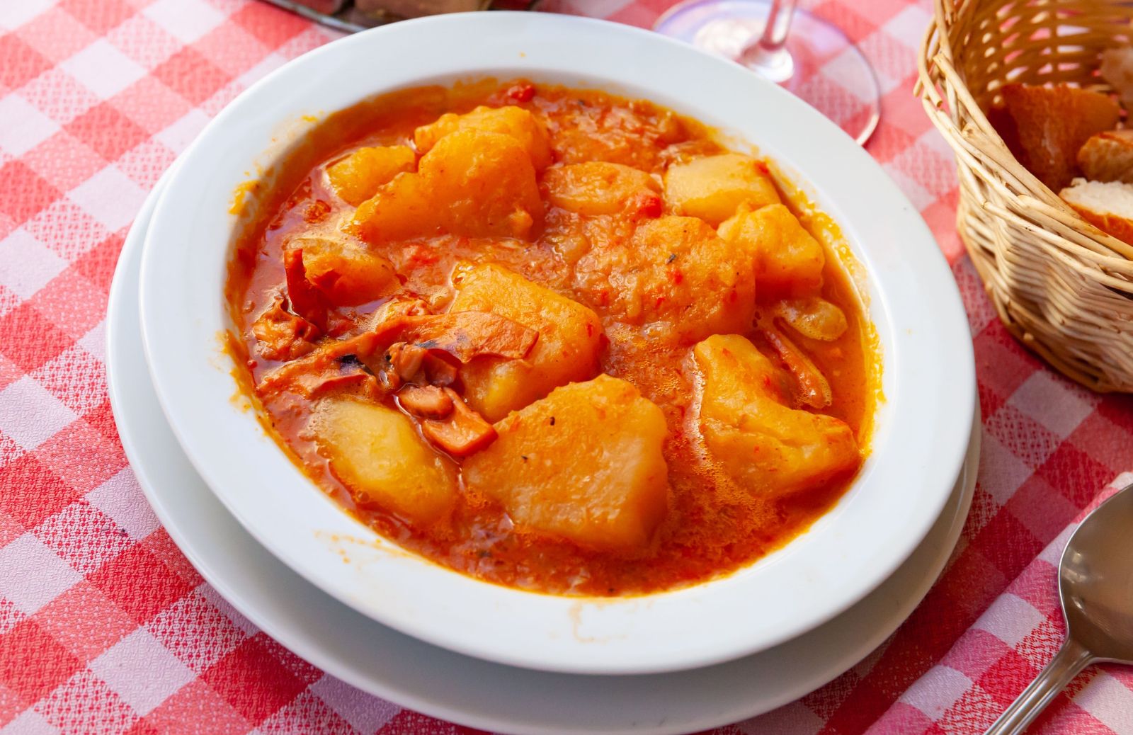 Seppie con patate e pomodoro